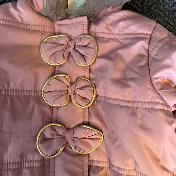 FIRST IMPRESSIONS Baby Girl Bow Faux-Fur Trim Snowsuit. Size 3-6 months. - Picture 3 of 7